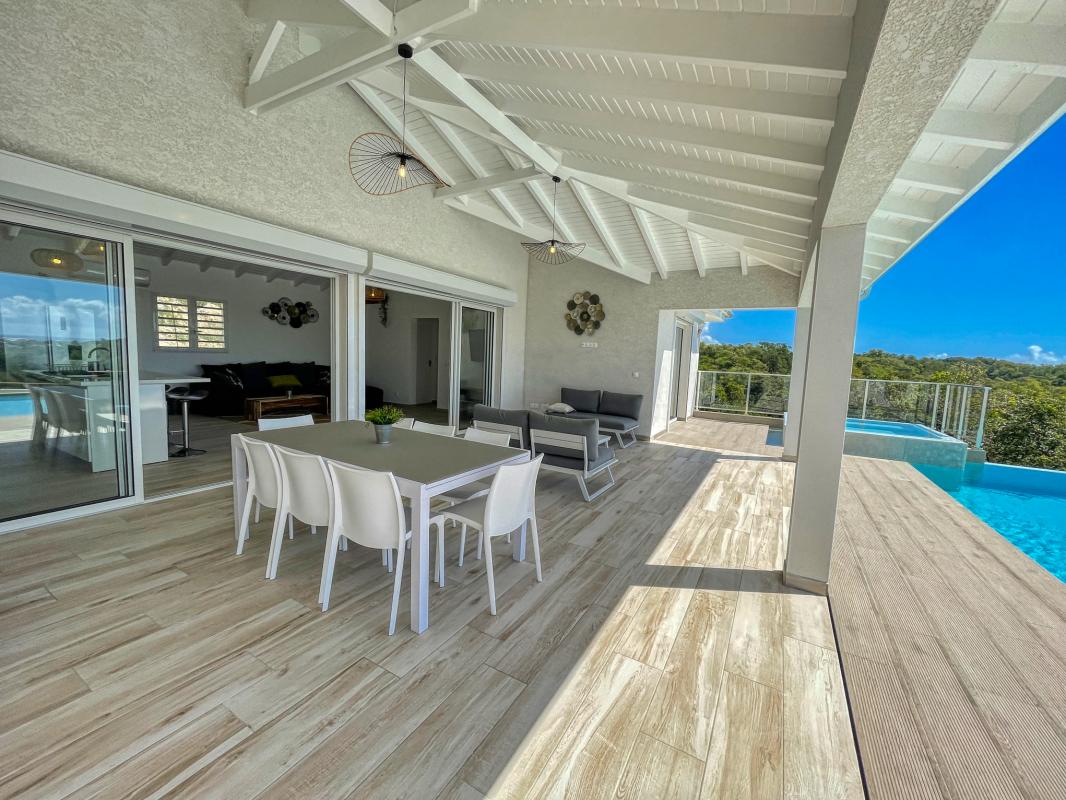 A louer villa 3 chambres pour 6 personnes avec piscine et balneo sur les hauteurs du Gosier en Guadeloupe