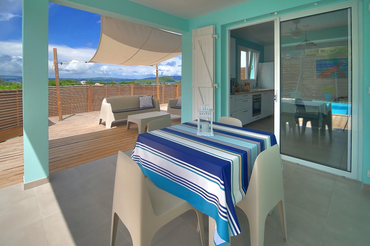 6-Location-villa-les-trois-ilets-piscine-vue-mer-martinique_-espace-repas
