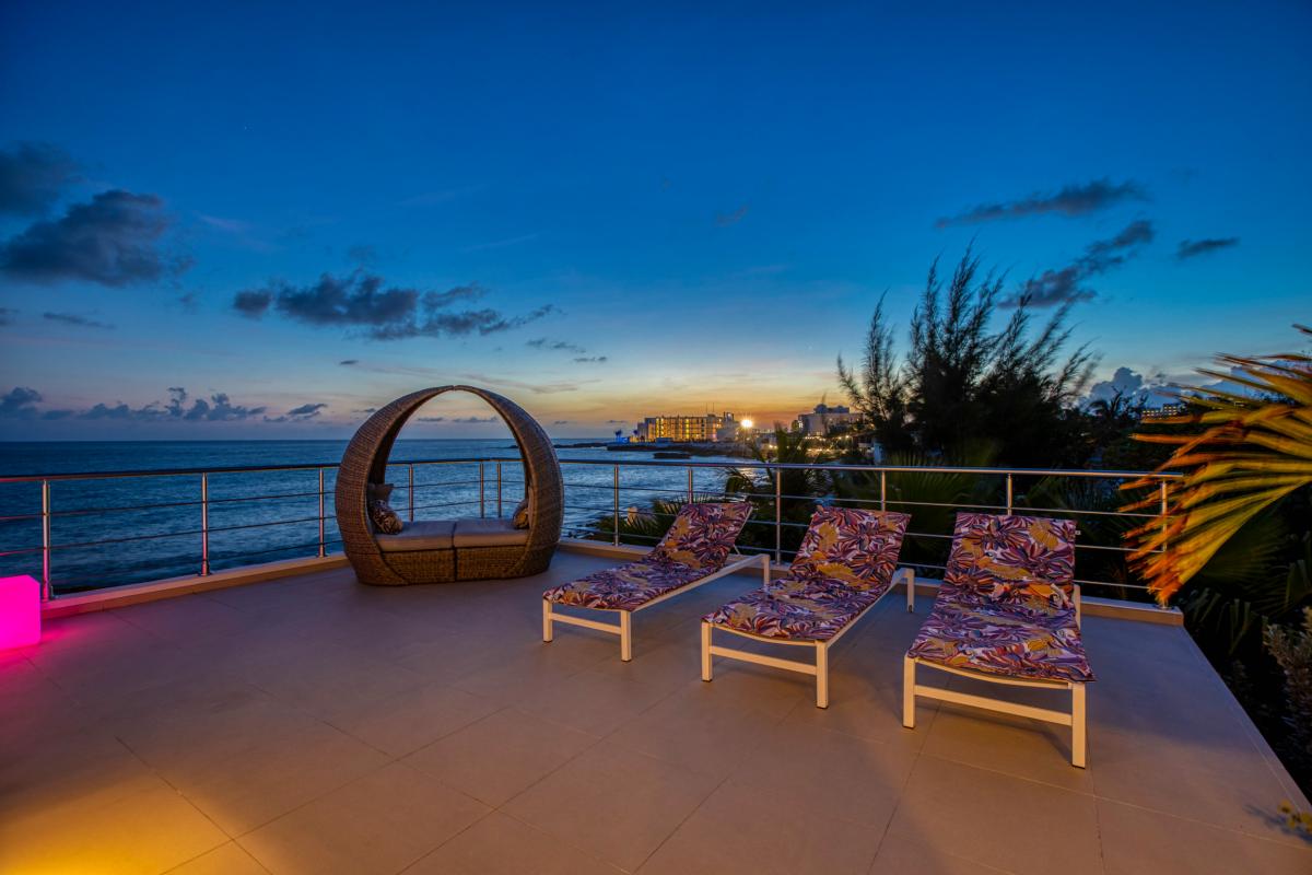 Location villa Alma 4 chambres 8 personnes avec piscine les pieds dans l'eau Beacon Hill Saint Martin