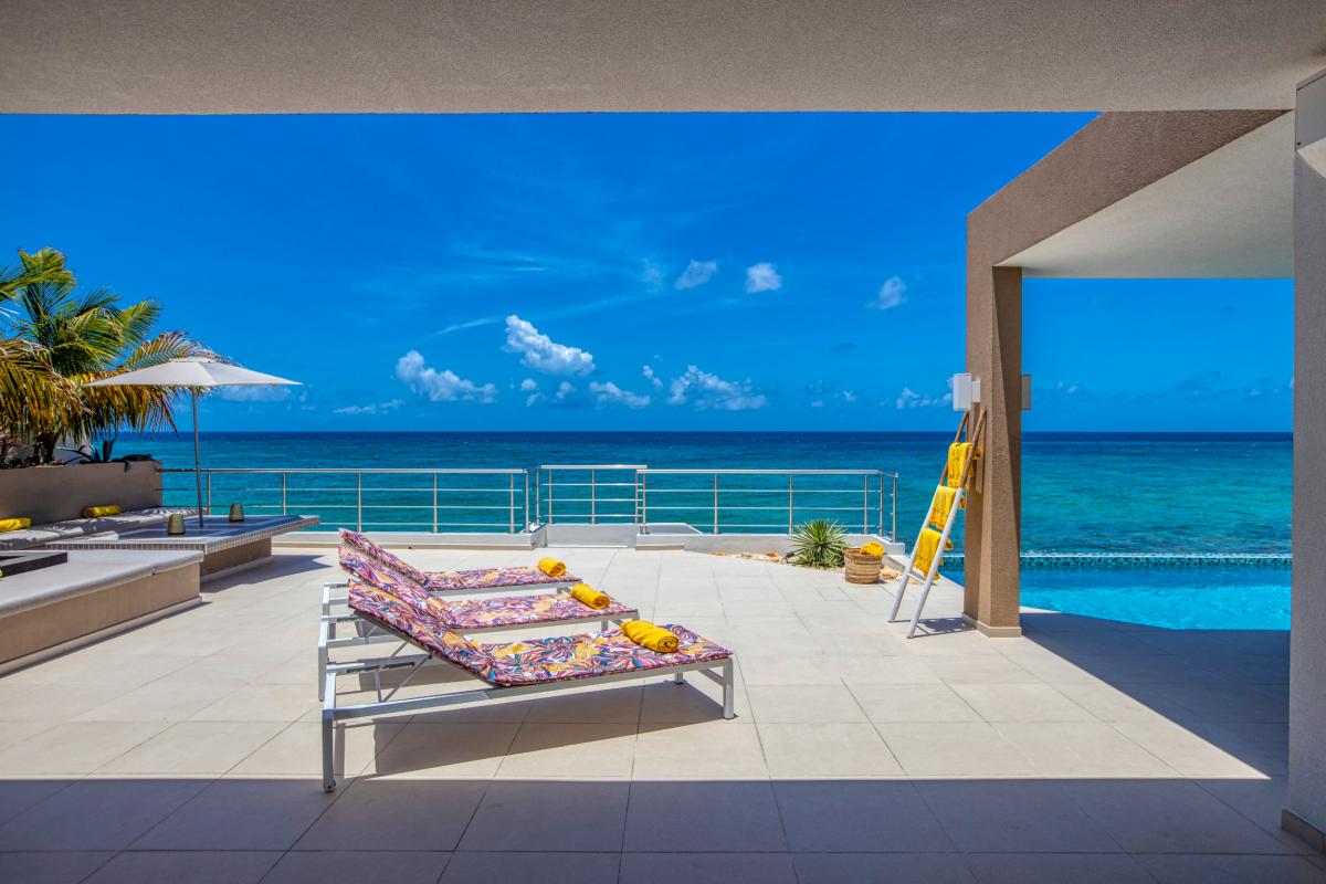 Location villa Alma 4 chambres 8 personnes avec piscine les pieds dans l'eau Beacon Hill Saint Martin