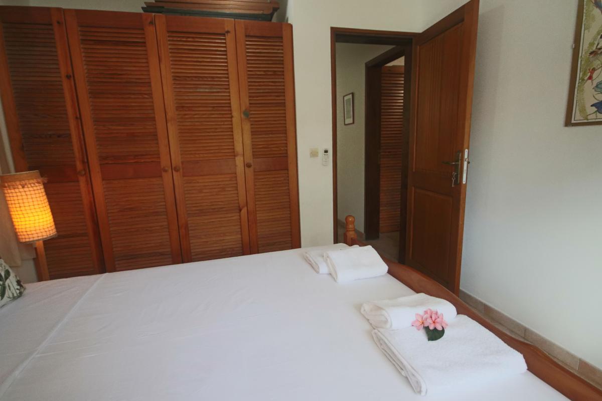 24-Location-villa-martinique_Chambre-2-porte