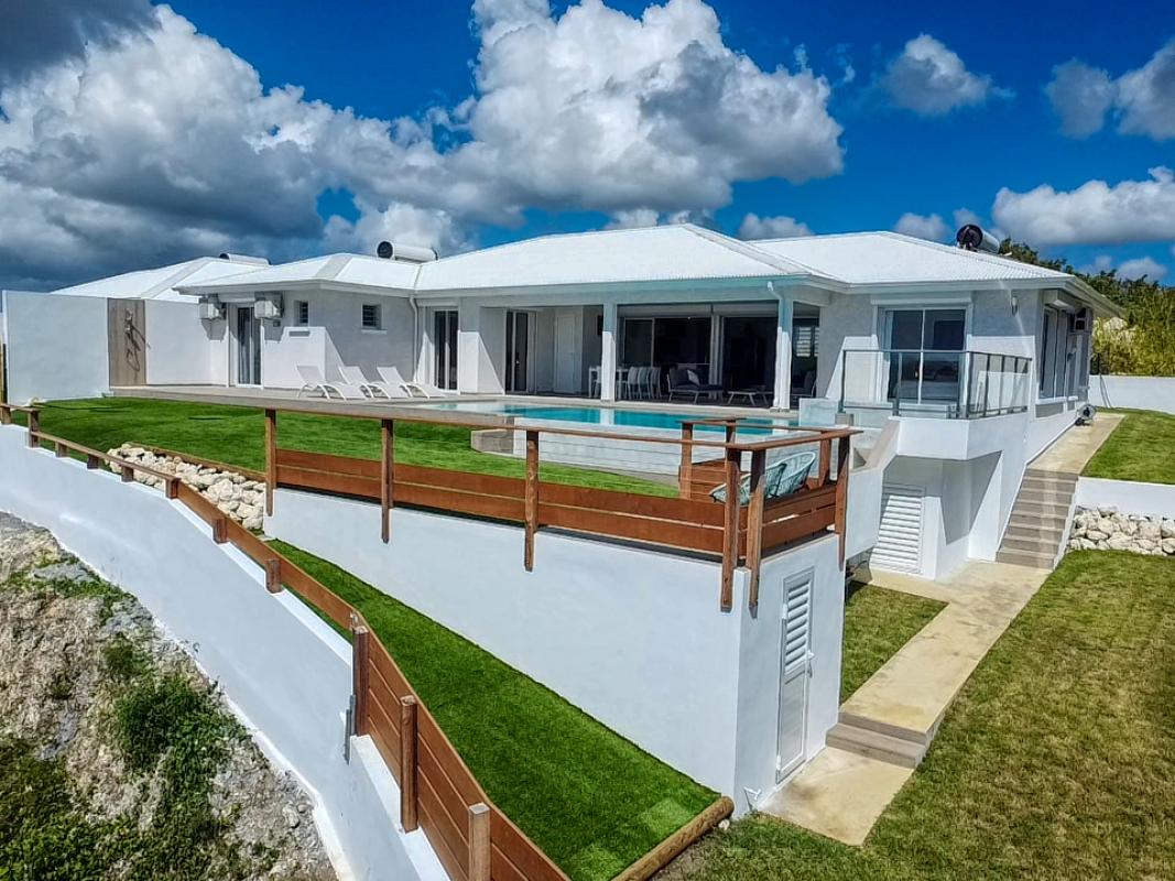 A louer villa 3 chambres pour 6 personnes avec piscine et balneo sur les hauteurs du Gosier en Guadeloupe