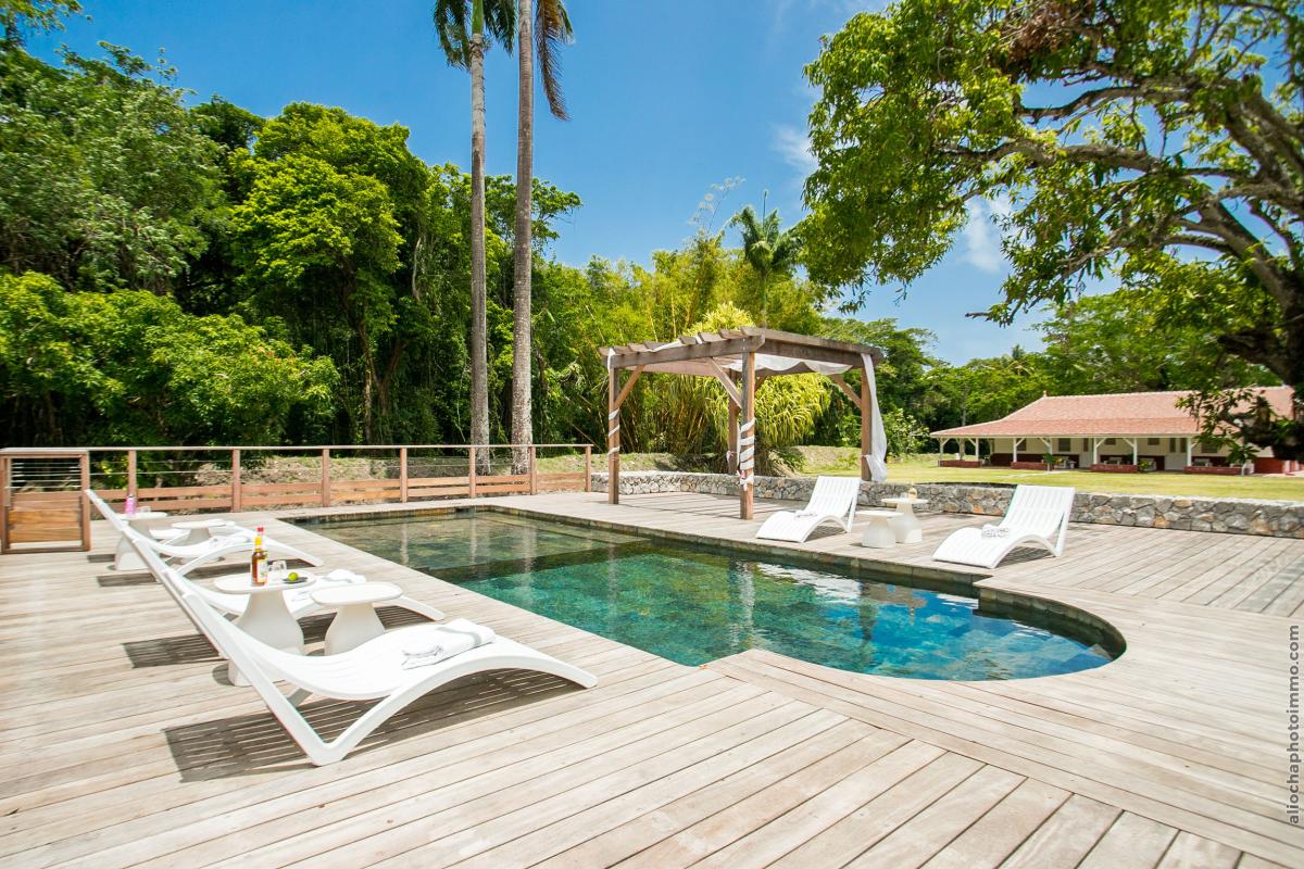 Location-Villa-luxe-Trois-îlets-Martinique----La-piscine