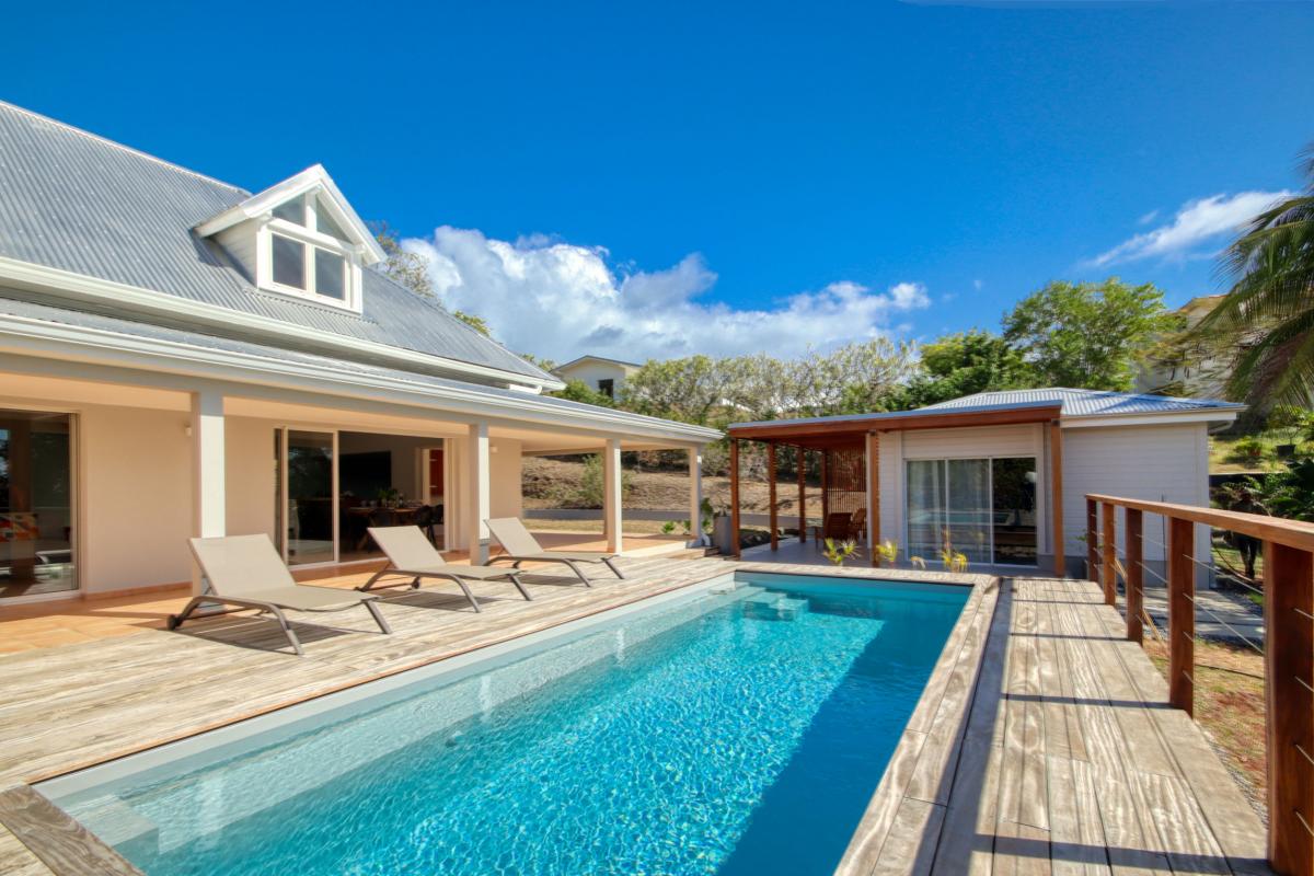 exterieur-2-location-de-villa-martinique-piscine-8-personnes