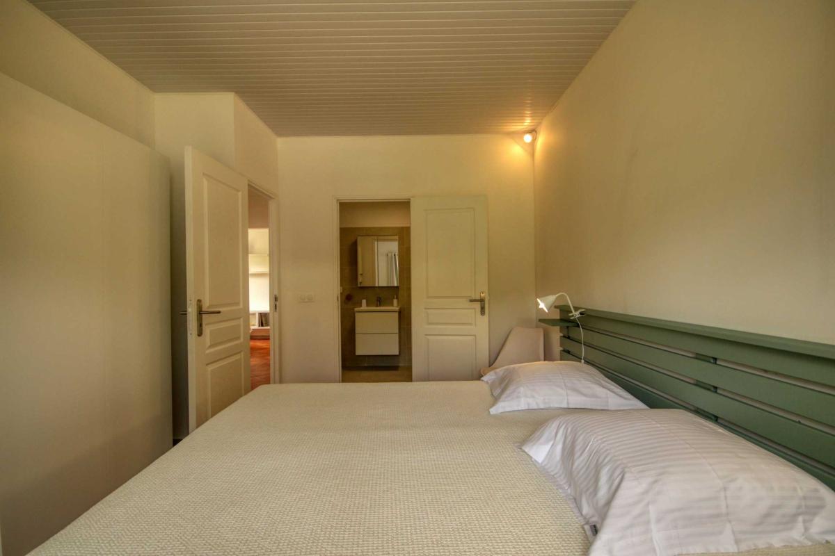 7-Location-villa-le-robert-martinique-_dépendance-chambre-1
