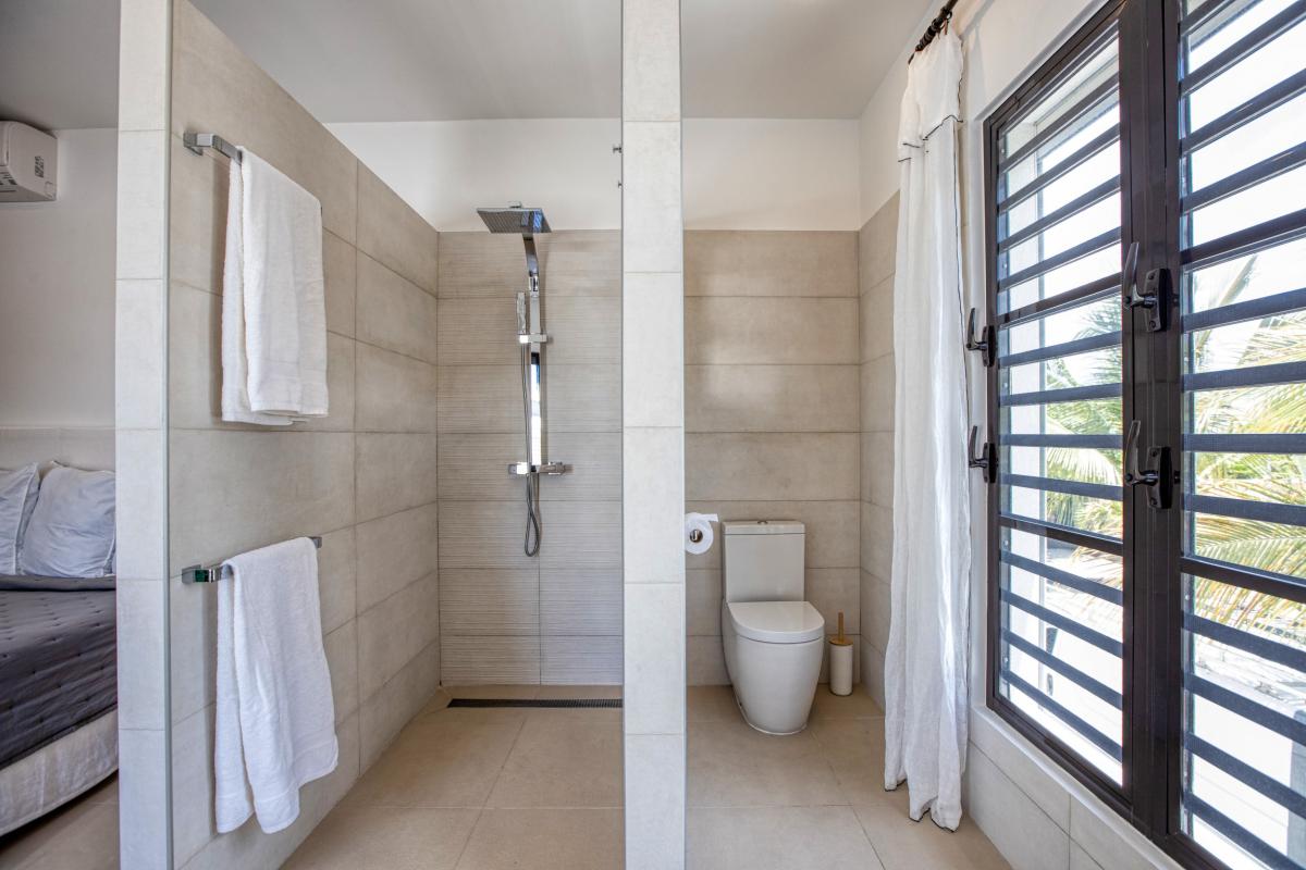 Location villa Alma 4 chambres 8 personnes avec piscine les pieds dans l'eau Beacon Hill Saint Martin