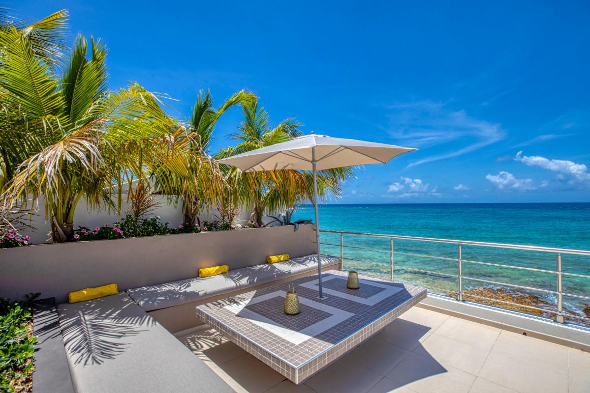 Location villa Alma 4 chambres 8 personnes avec piscine les pieds dans l'eau Beacon Hill Saint Martin