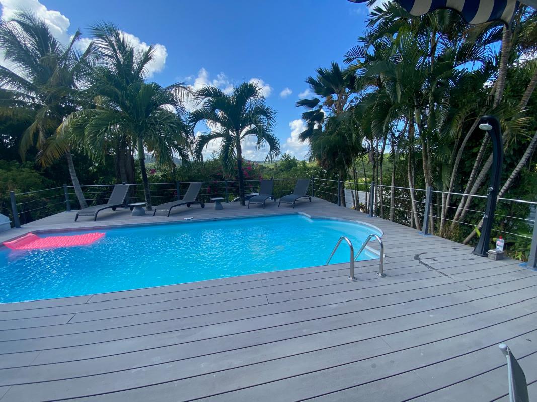 Location-villa-sainte-anne-martinique-la-piscine