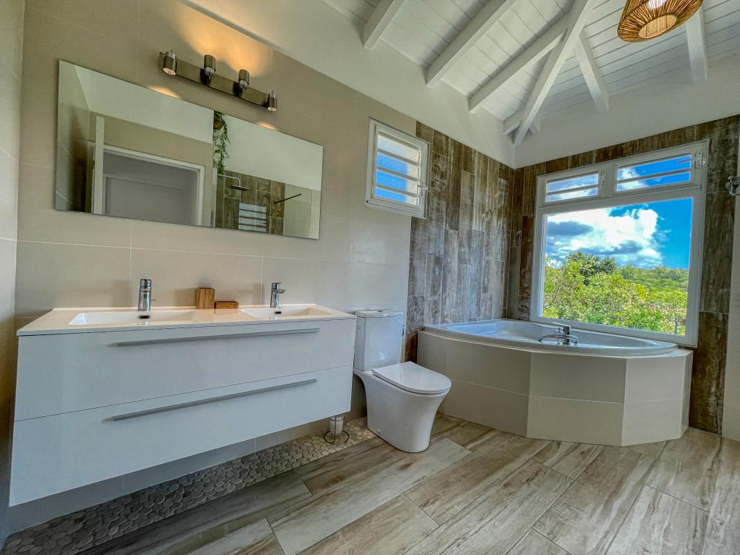 A louer villa 3 chambres pour 6 personnes avec piscine et balneo sur les hauteurs du Gosier en Guadeloupe