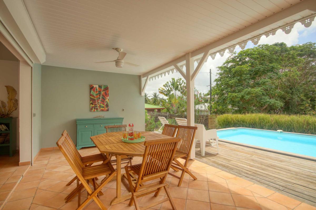 3-Location-villa-le-diamant-martinique-plage-à-pied_terrasse