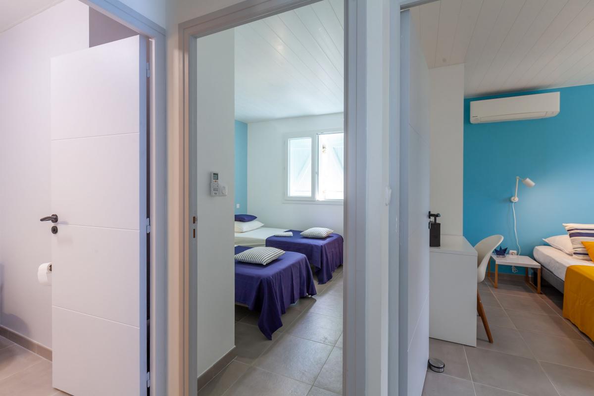 10-Location-villa-les-trois-ilets-piscine-vue-mer-martinique_les-chambres