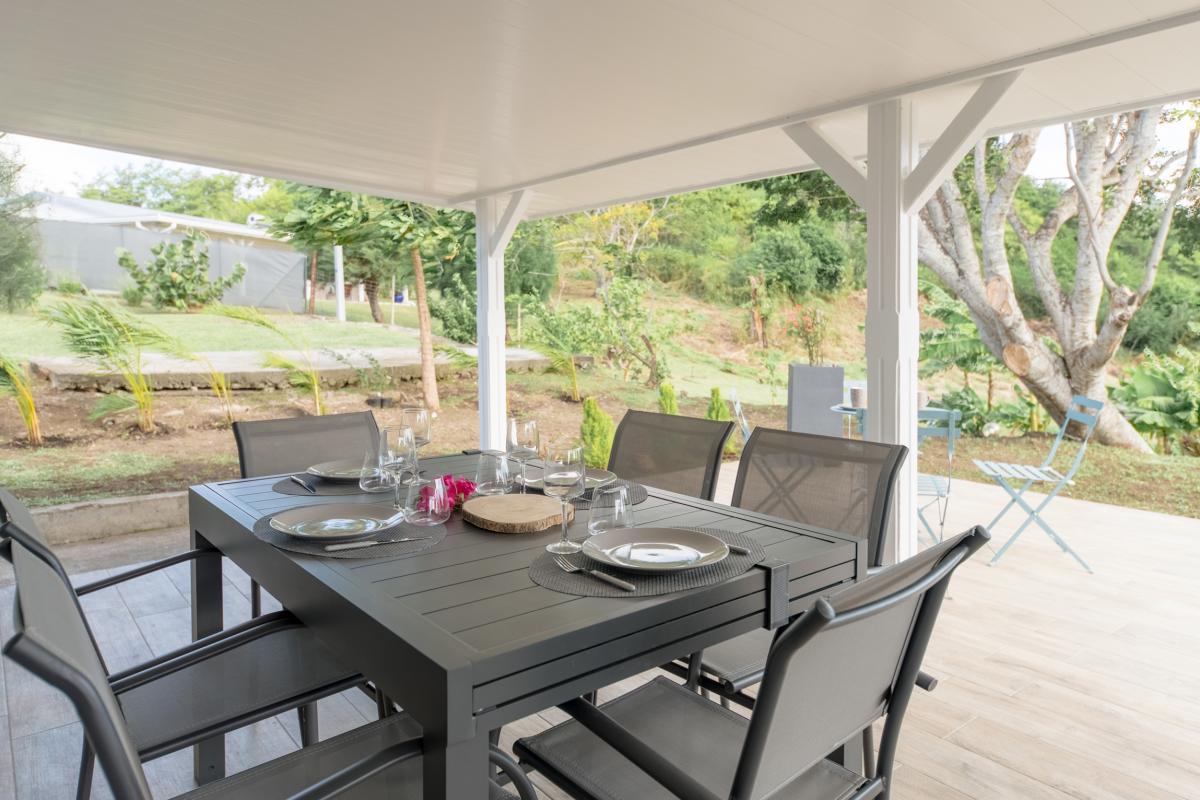 Location-vacances-sainte-anne-martinique-coin-repas