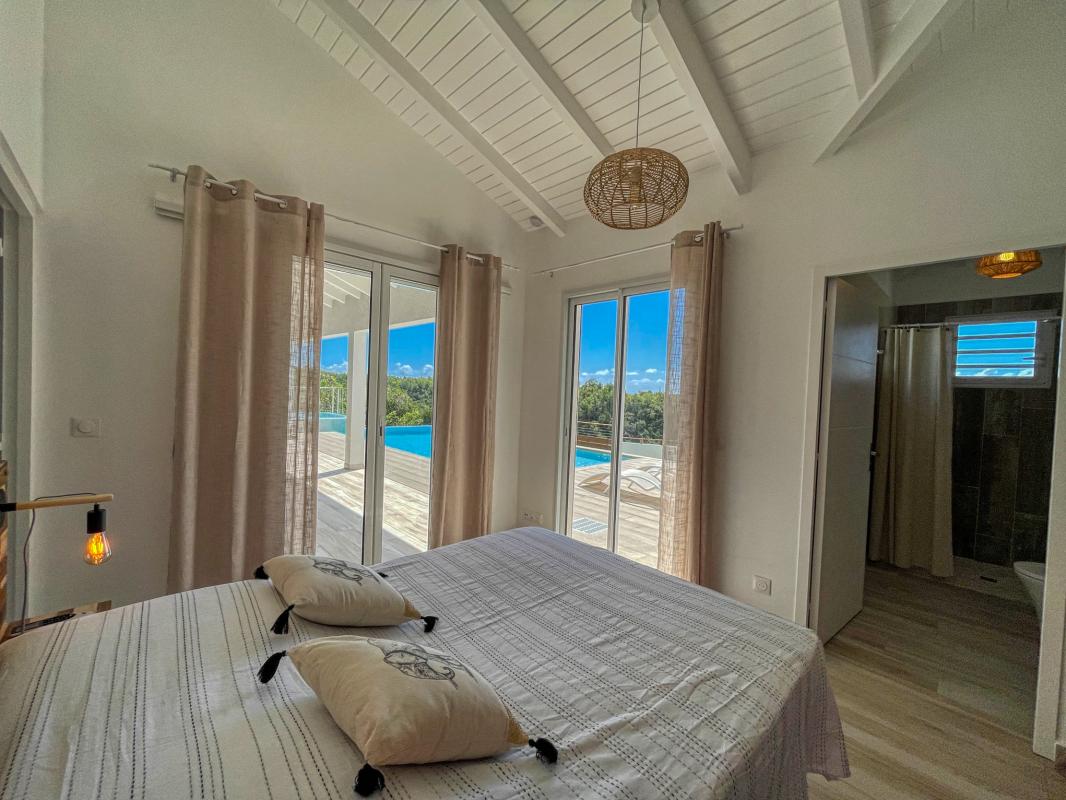 A louer villa 3 chambres pour 6 personnes avec piscine et balneo sur les hauteurs du Gosier en Guadeloupe