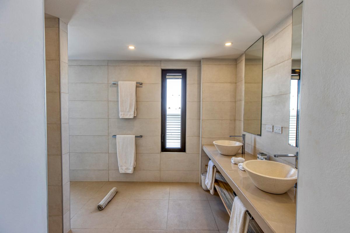 Location villa Alma 4 chambres 8 personnes avec piscine les pieds dans l'eau Beacon Hill Saint Martin