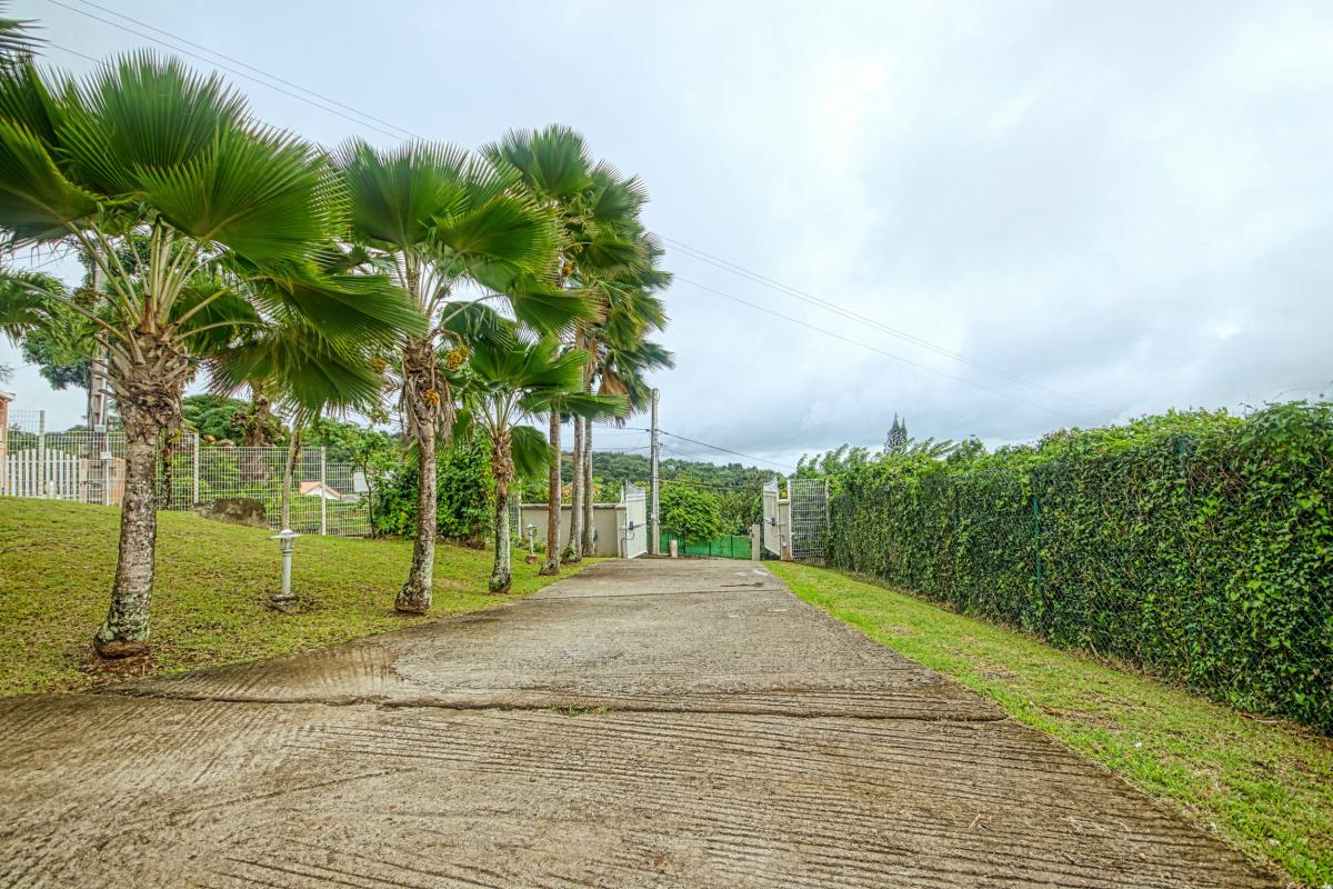 35-Location-villa-Martinique_-Case-Pilote_-Entrée