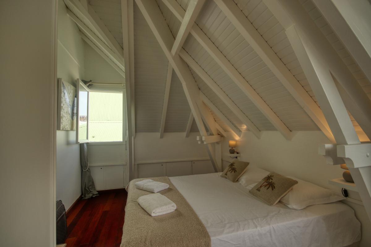 13-Location-appartement-trois-ilets-martinique-chambre-1-fenêtre