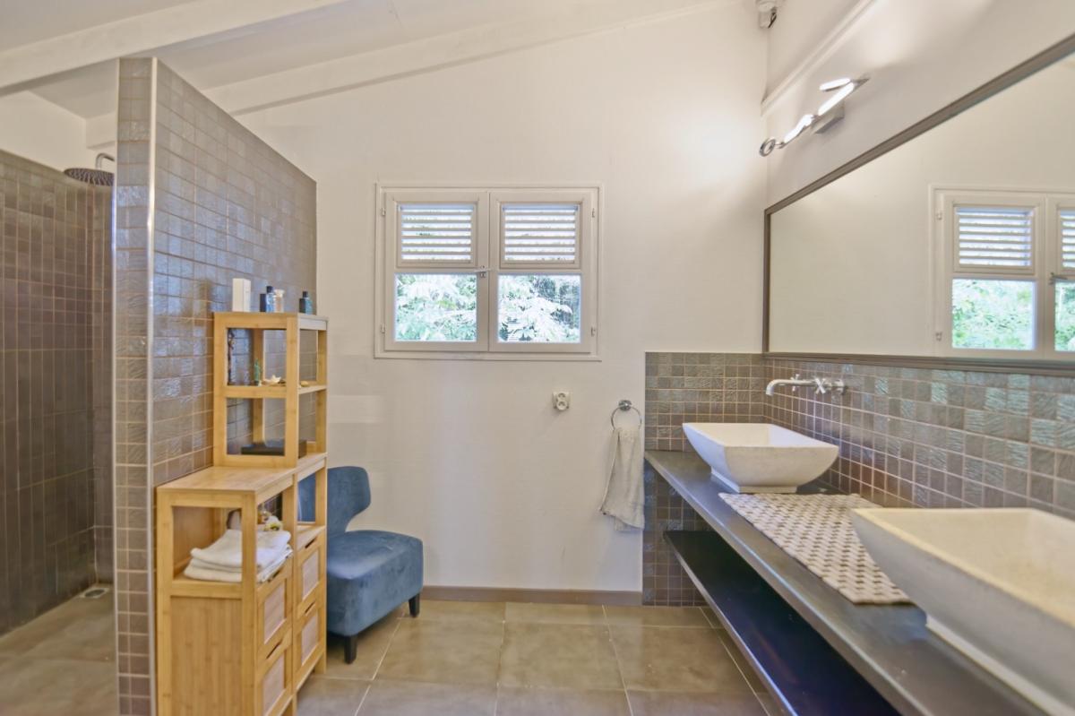 salle-eau-privee-douche-italienne