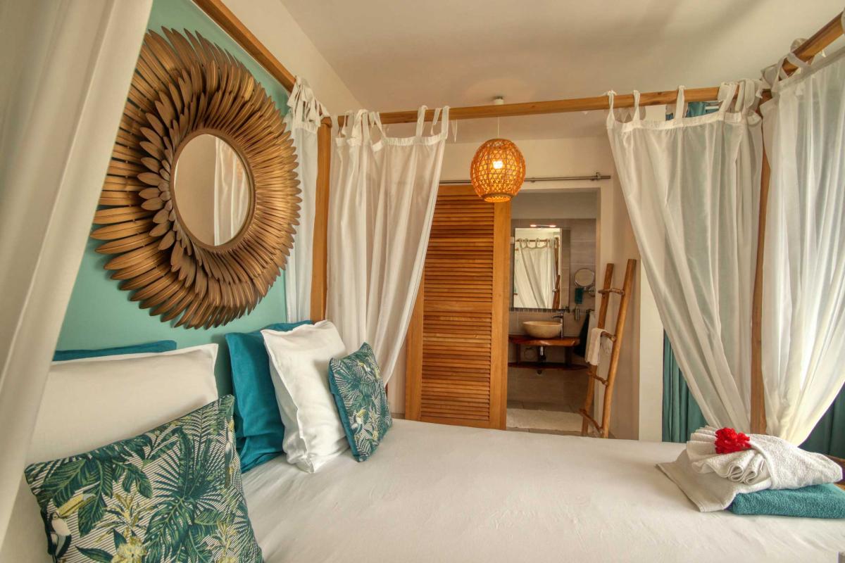19-Villa-splendide-vue-mer-tartane-trinité-chambre-1-et-salle-d'eau