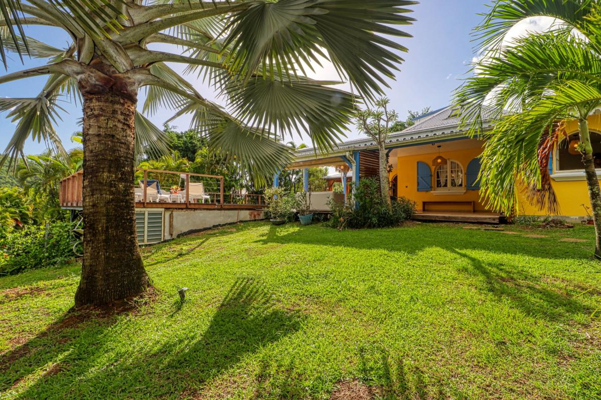 Location-villa-Martinique-ensemble-et-jardin Location-villa-Martinique-ensemble-et-jardin