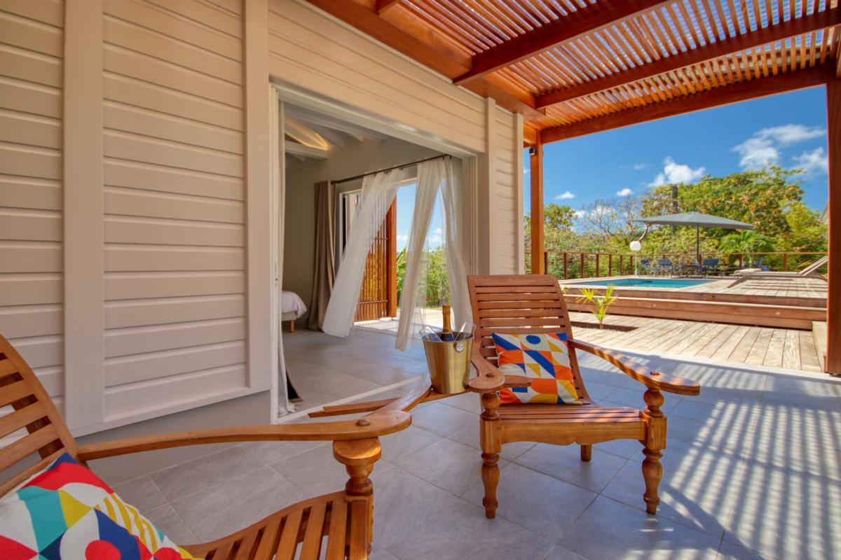 bungalow-terrasse-location-de-villa-martinique-avec-piscine