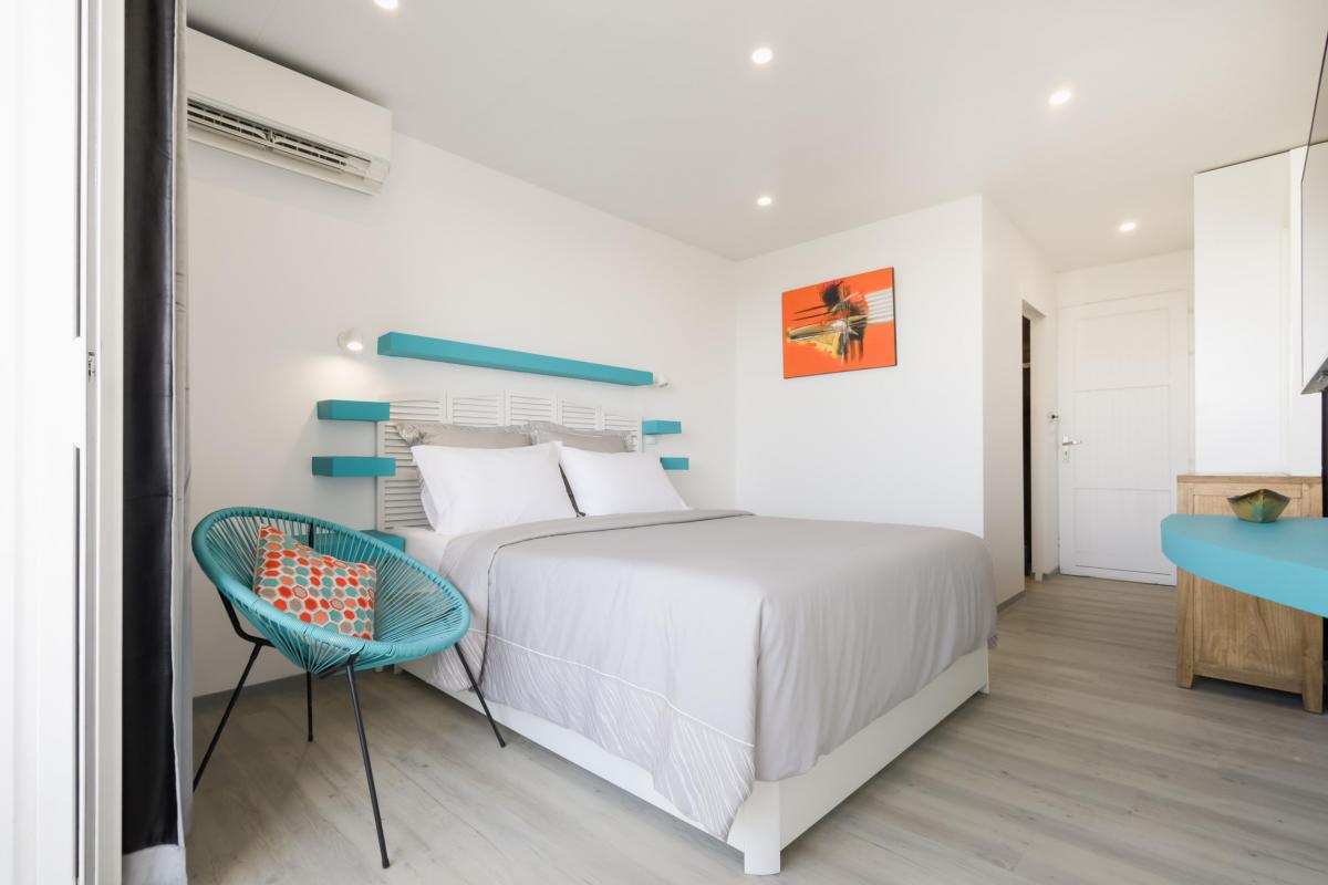7-Location-studio-Martinique---Chambre-fauteuil