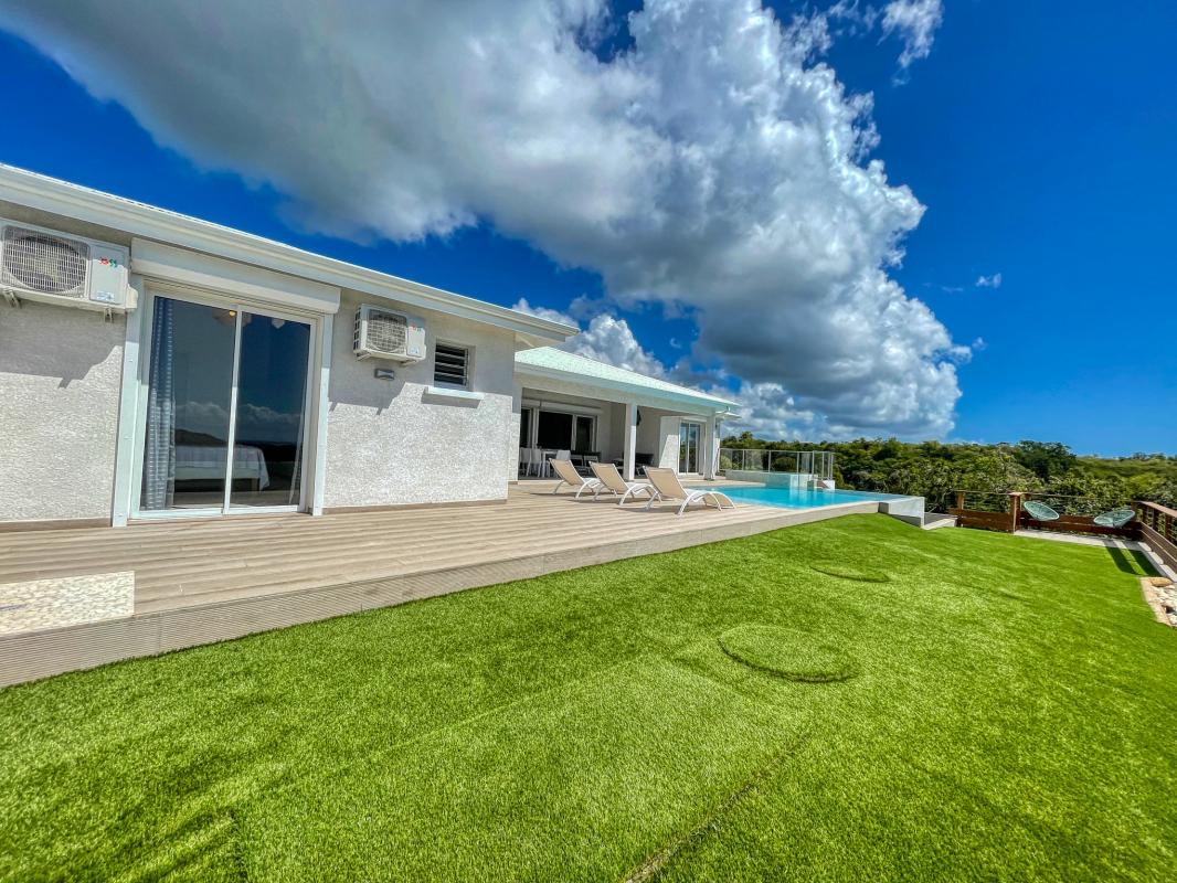 A louer villa 3 chambres pour 6 personnes avec piscine et balneo sur les hauteurs du Gosier en Guadeloupe