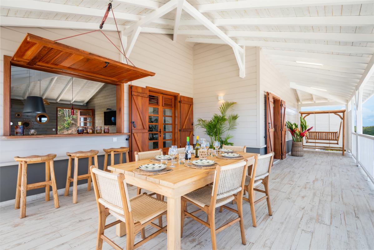 3-Location-martinique--Lodge-N_terrasse-espace-repas