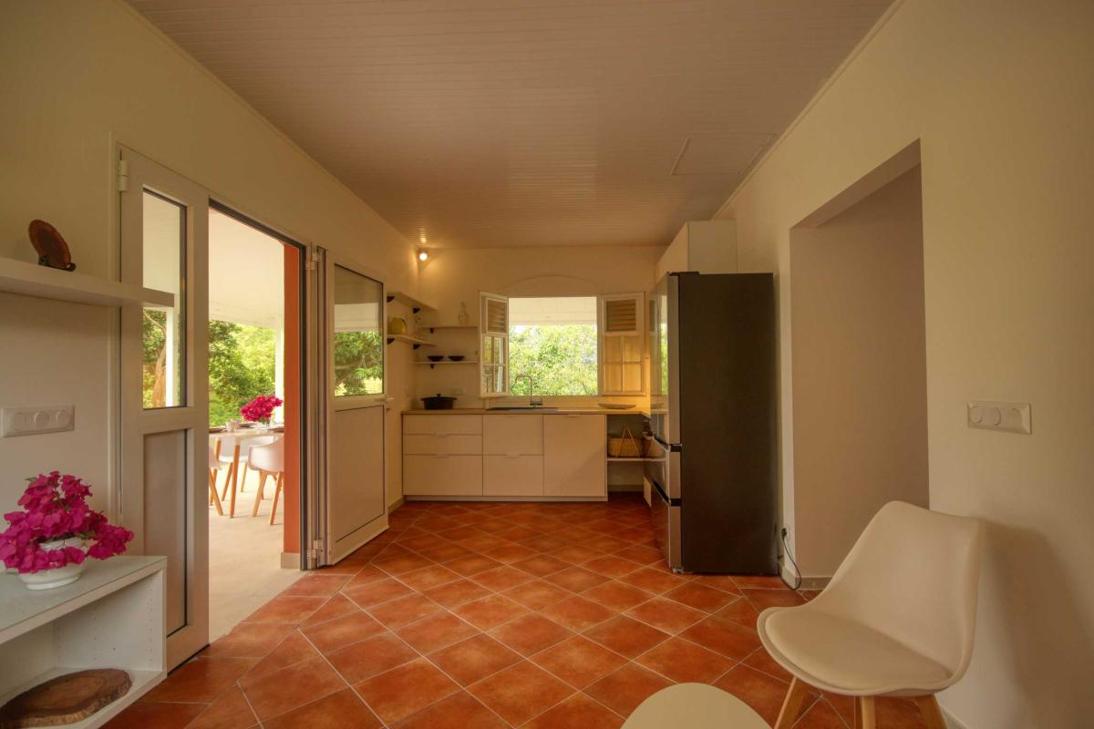 5-Location-villa-le-robert-martinique-_dépendance-salon-cuisine