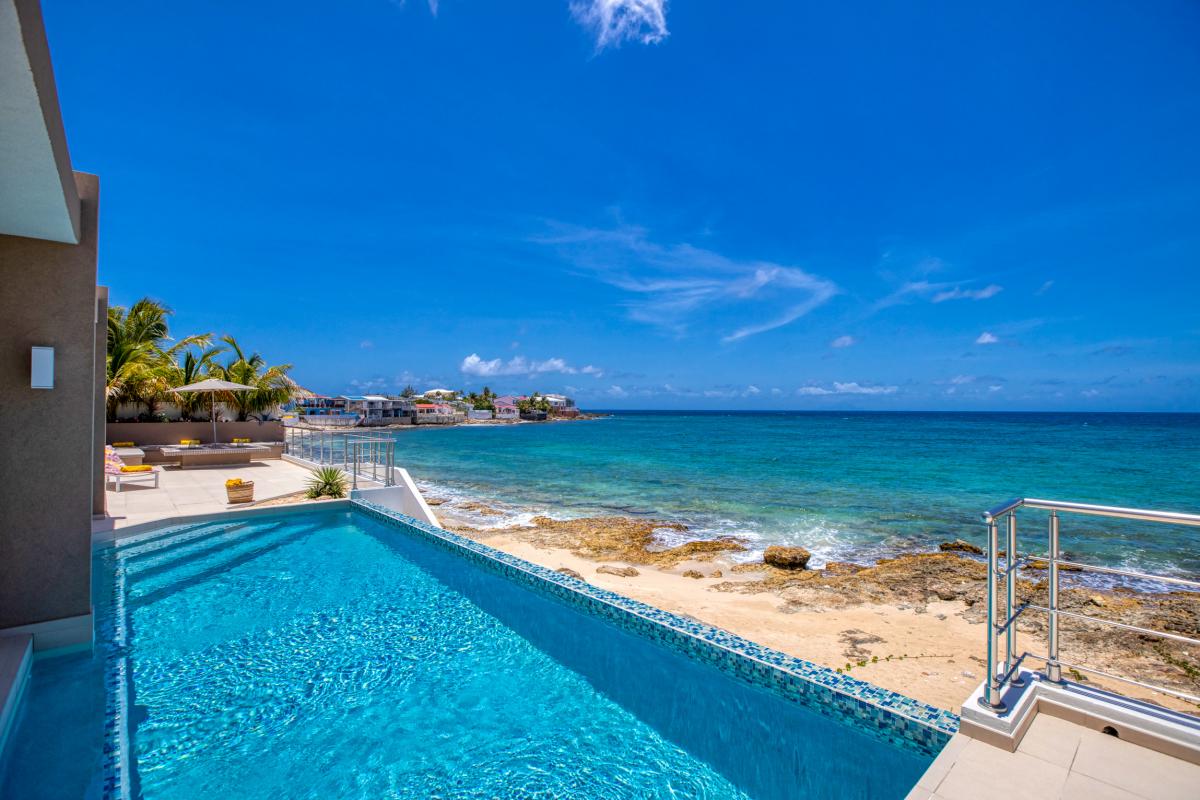 Location villa Alma 4 chambres 8 personnes avec piscine les pieds dans l'eau Beacon Hill Saint Martin