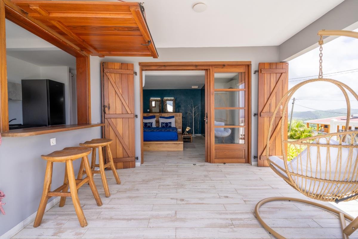 2-Location-martinique--Suite-L_terrasse-et-chambre