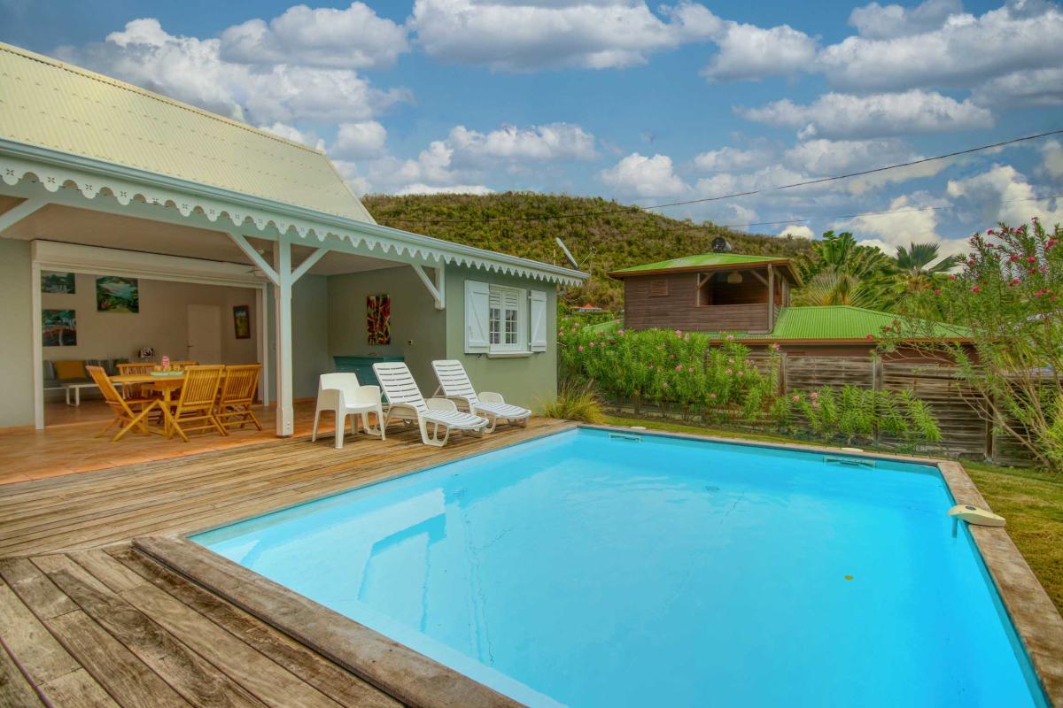22-Location-villa-le-diamant-martinique-plage-à-pied_la-piscine