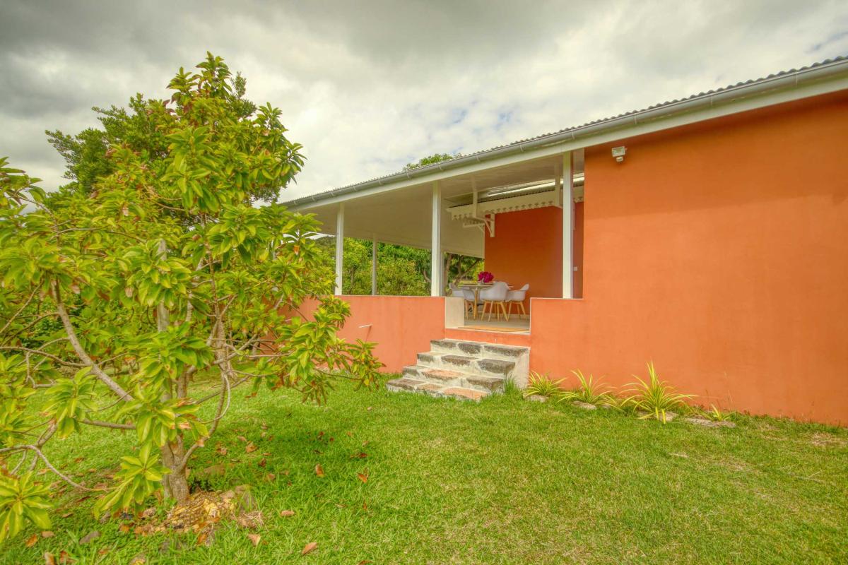 13-Location-villa-le-robert-martinique-_dépendance-vue-d-ensemble
