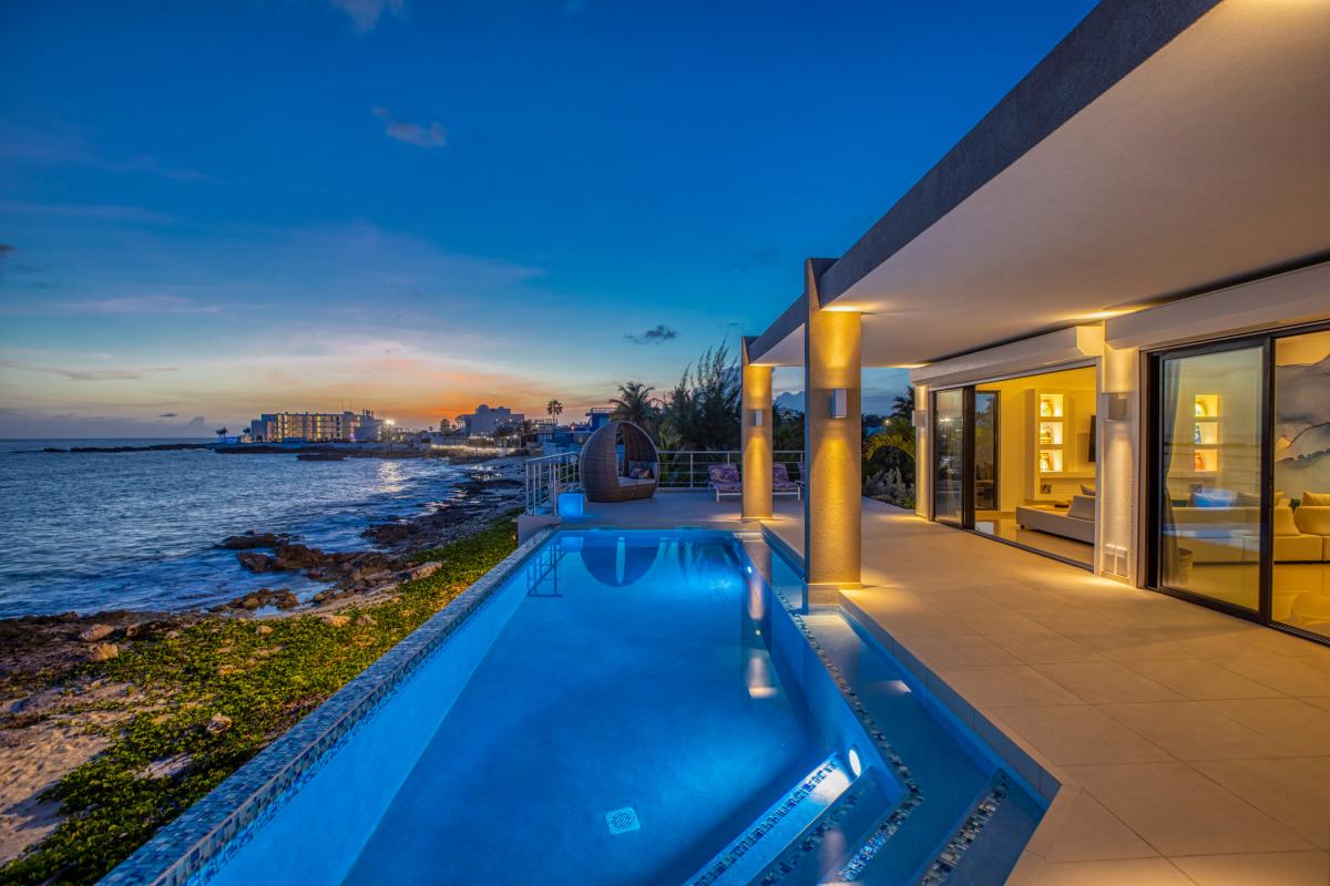 Location villa Alma 4 chambres 8 personnes avec piscine les pieds dans l'eau Beacon Hill Saint Martin