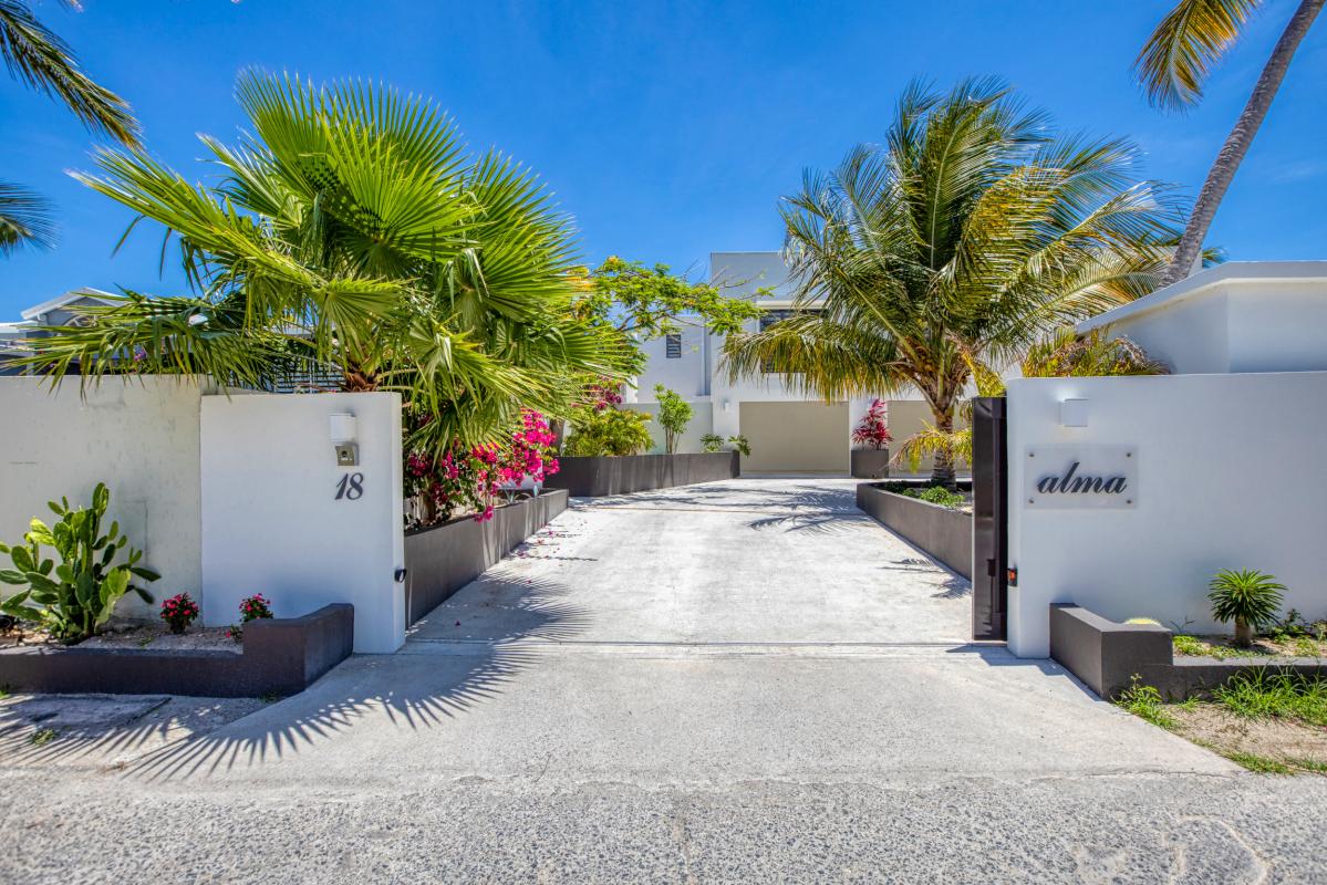 Location villa Alma 4 chambres 8 personnes avec piscine les pieds dans l'eau Beacon Hill Saint Martin