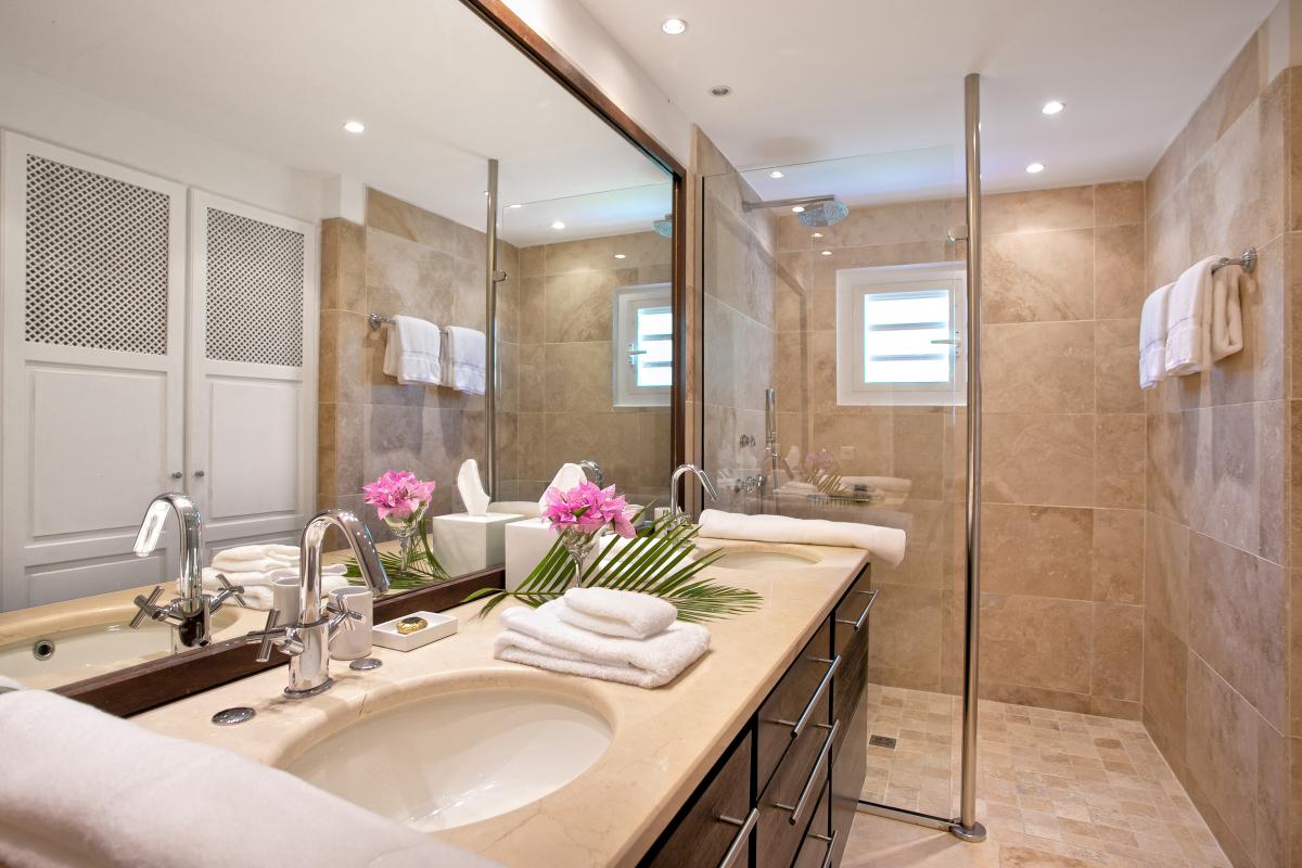 35_LaHacienda-Bathroom4
