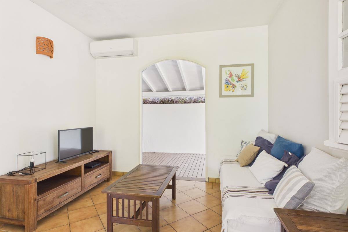 salon-interieur-lumineux-confortable