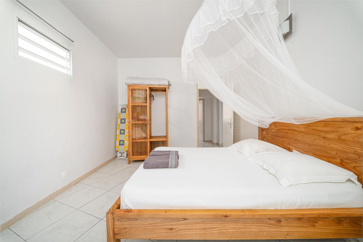 chambre1-double-climatisee-villa-diamant