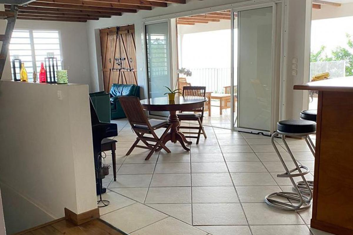 6-Location-villa-martinique_-Salon-et-mezzanine
