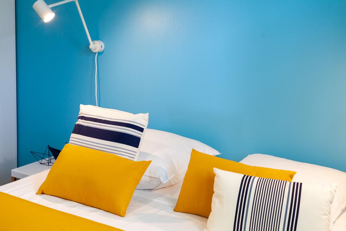 13-Location-villa-les-trois-ilets-piscine-vue-mer-martinique_-la-chambre-1