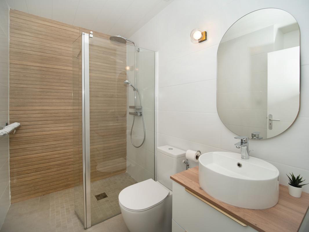 Location-villa-le-diamant-martinique-salle-d-eau-2