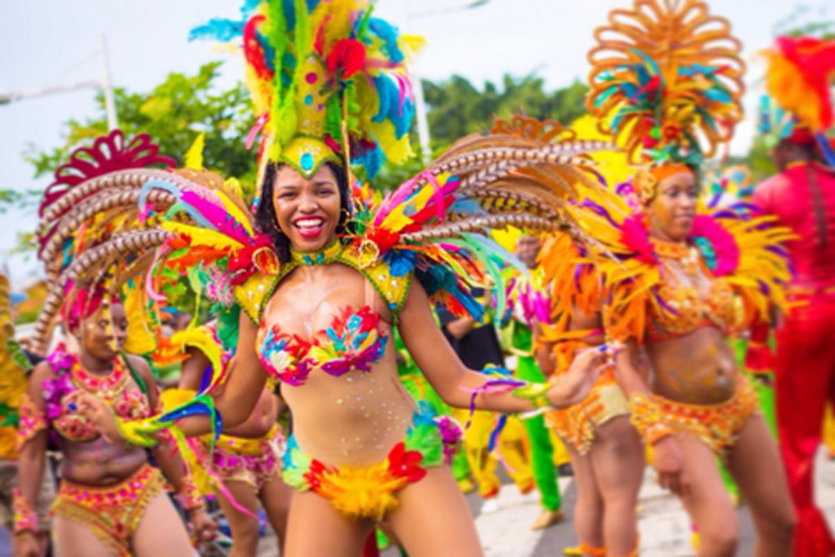 Carnaval-groupe-caissesclaires-Les-iles-de-Guedeloupe