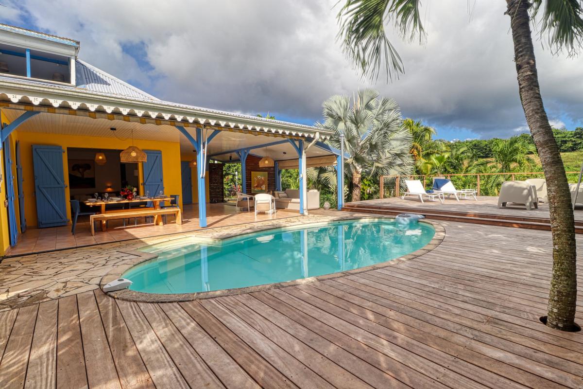 Location-villa-Martinique-vue-ensemble-piscine Location-villa-Martinique-vue-ensemble-piscine