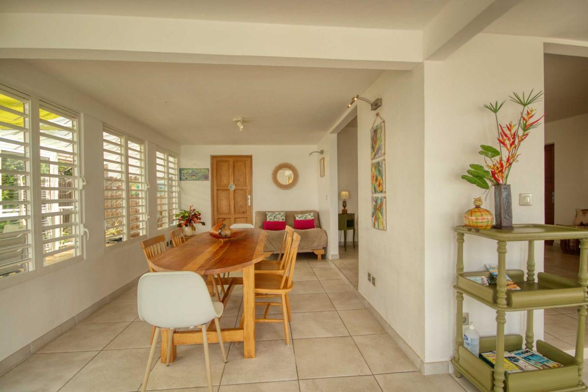 15-Villa-splendide-vue-mer-tartane-trinité-séjour-salle-à-manger
