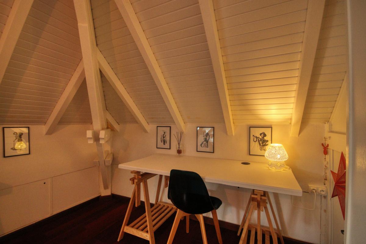 5-Location-appartement-trois-ilets-martinique-salon-bureau-(1)
