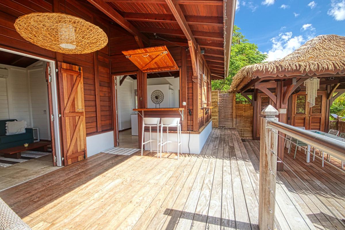 6-Location-villa-Martinique_Anses-d'Arlet_-extérieur-vue-intérieur