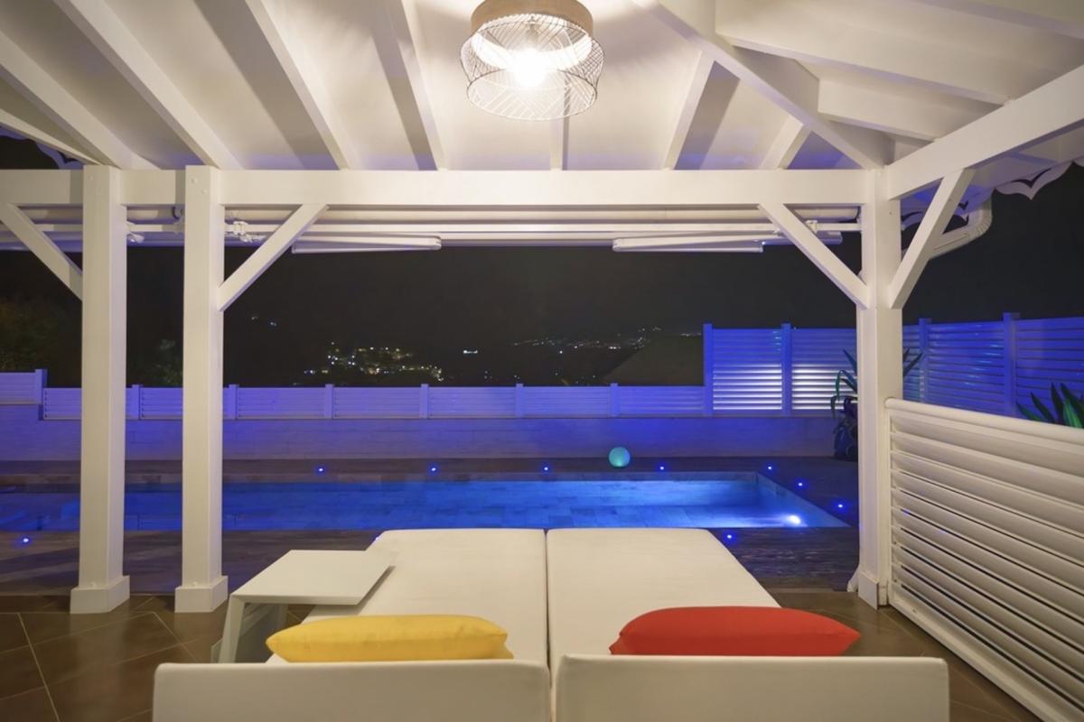 piscine-privee-vue-mer-anse-ane-nuit
