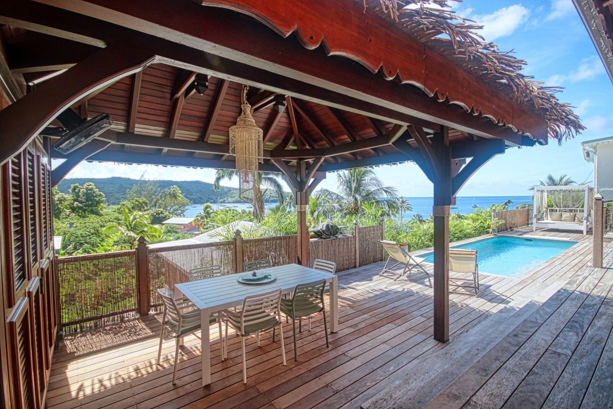 3-Location-villa-Martinique_Anses-d'Arlet_-terrasse-table