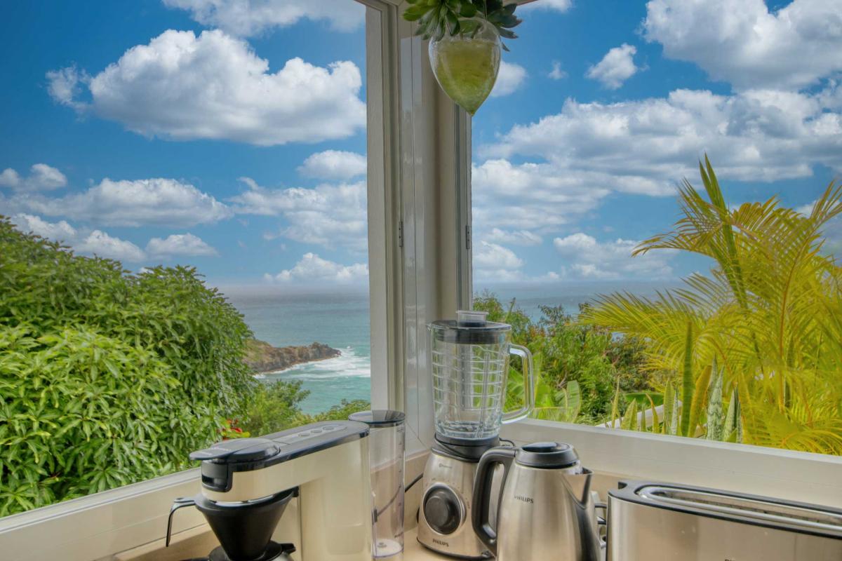 14-Villa-splendide-vue-mer-tartane-trinité-cuisine-et-vue