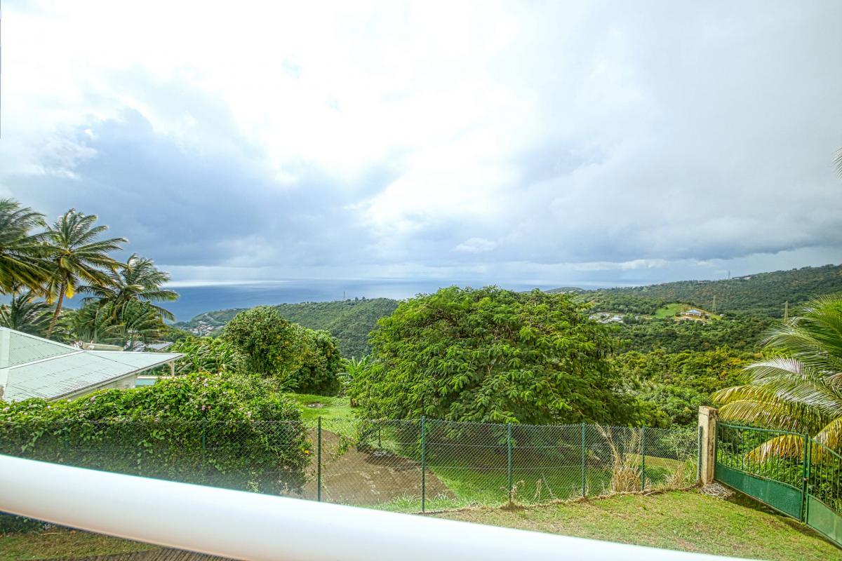 8-Location-villa-Martinique_-Case-Pilote_vue--jardin-mer
