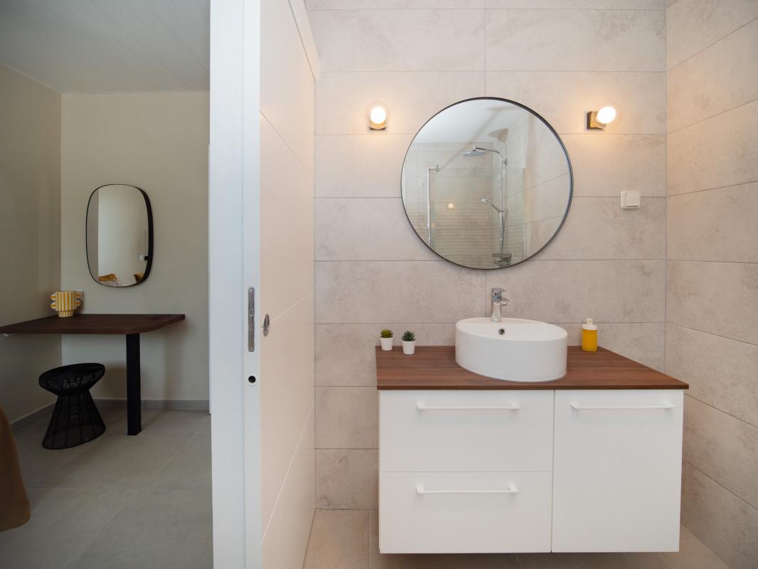 Location-villa-le-diamant-martinique-salle-d-eau-1